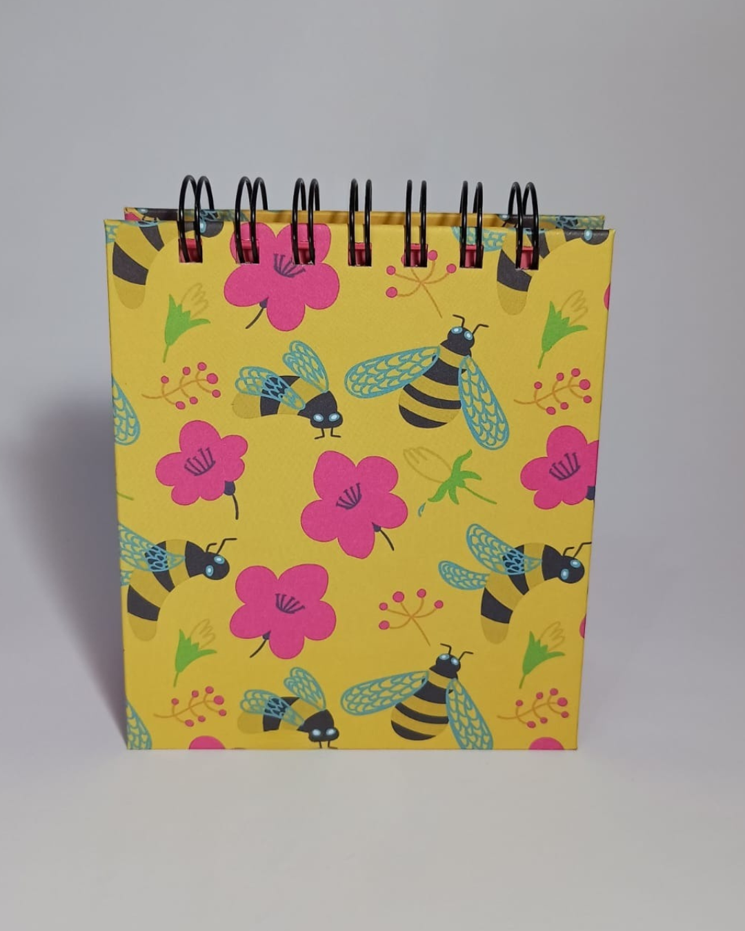 bloquinho abelhinhas fundo amarelo capa
